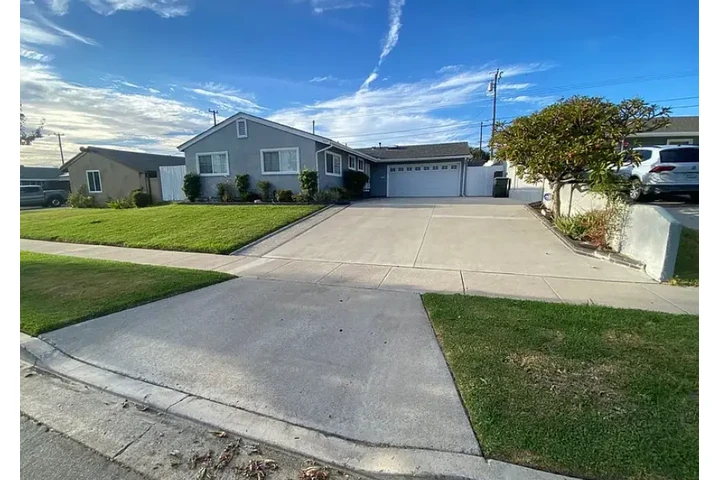 $2250 : CASA FOR RENT image 1