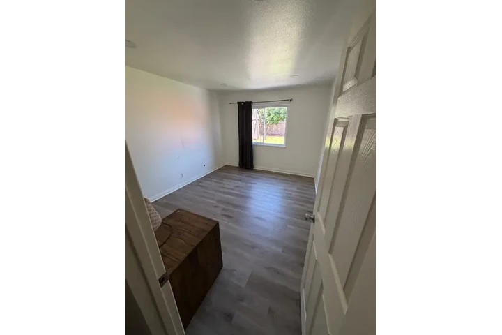 $800 : CUARTO DE RENTA image 2