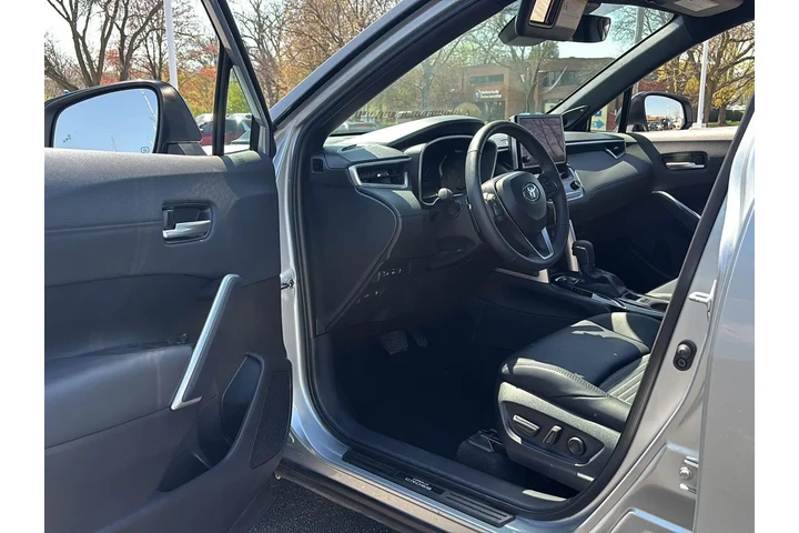 $35000 : 2024 Corolla Cross Hybrid XSE image 2