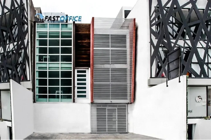 $8000 : hermosa oficina privada image 1