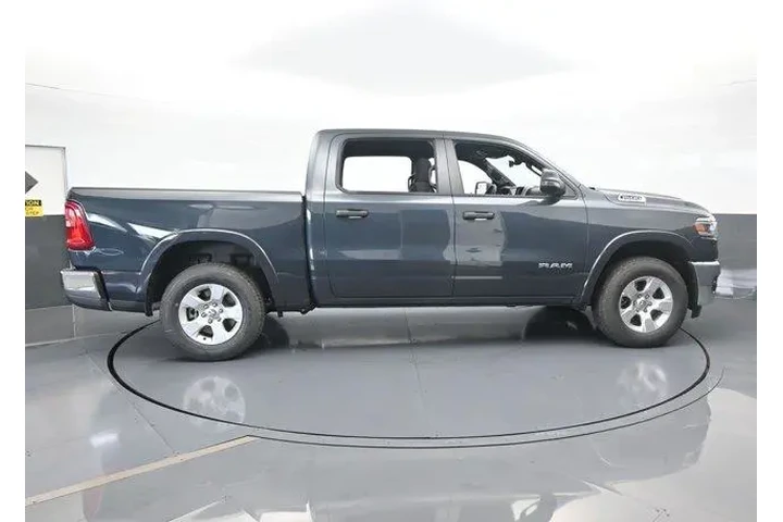 $39700 : Ram 1500 2025 4x4 Big Horn 4 image 7