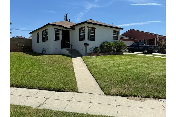 $1800 : UTILITIES INCLUDED/South Gate image 1
