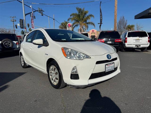 $9998 : 2012 Prius c Two image 3