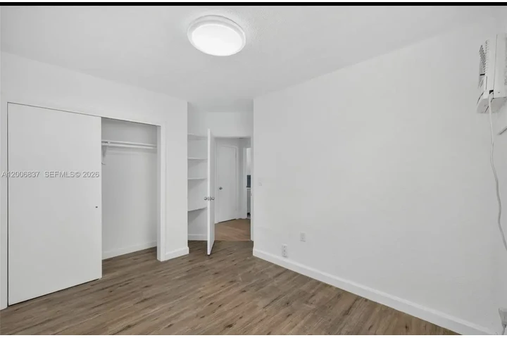 $1300 : 2 habitaciones y 1 baño image 5