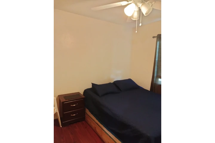 $180 : Rento cuarto image 4