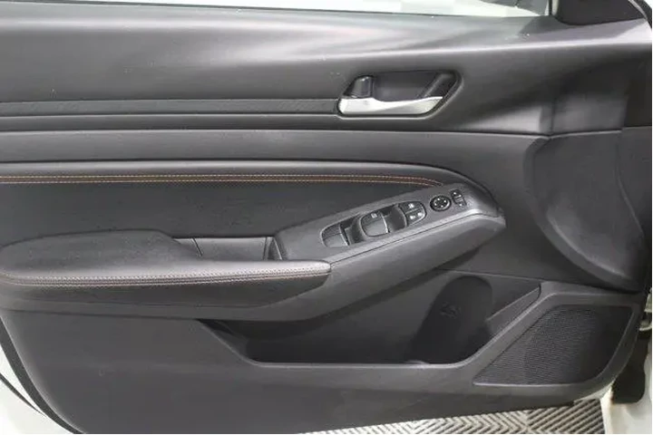 $20996 : Nissan Altima 2021 2.5 SR 4d image 3