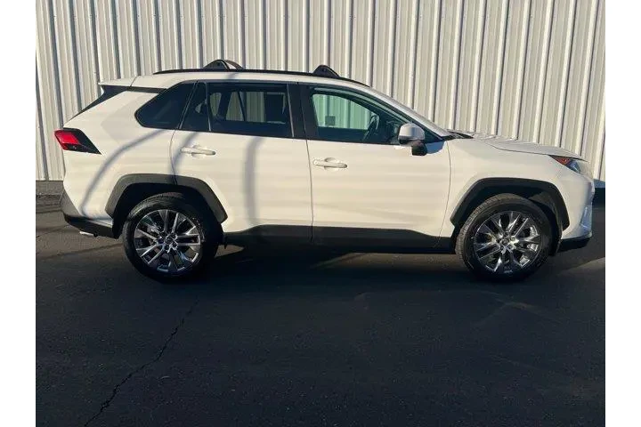 $23994 : Toyota RAV4 2020 XLE Premium image 7