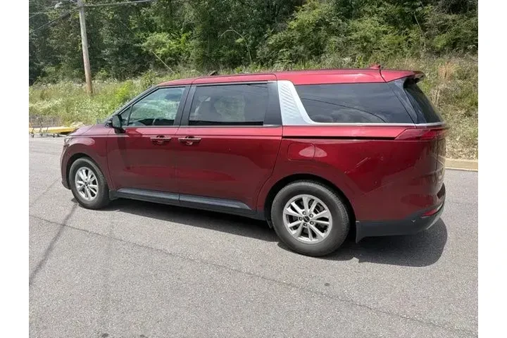 $25490 : Kia Carnival 2023 LX 4dr Min image 5