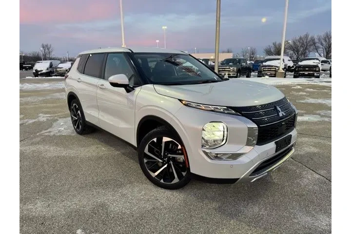 $23864 : Mitsubishi Outlander 2024 SE image 1