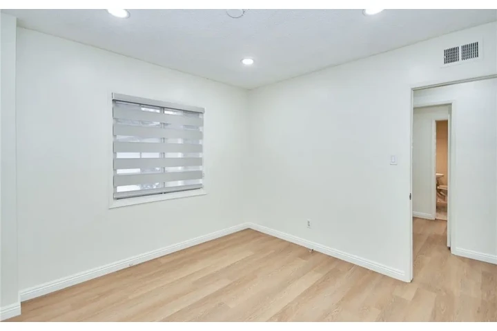 $2520 : Spacious 3Bedroom in Inglewood image 8
