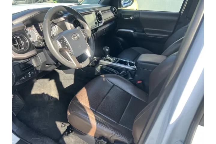 $25200 : 2018 Tacoma Limited image 8