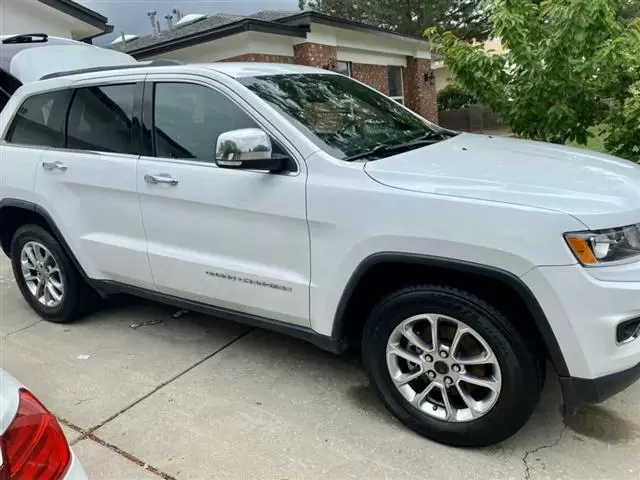 $8000 : 2015 Grand Cherokee Limited image 2