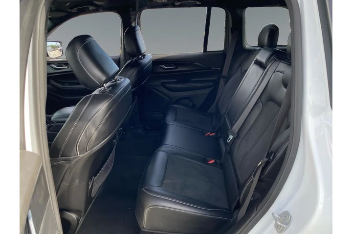 $37600 : Jeep Grand Cherokee 2025 image 9