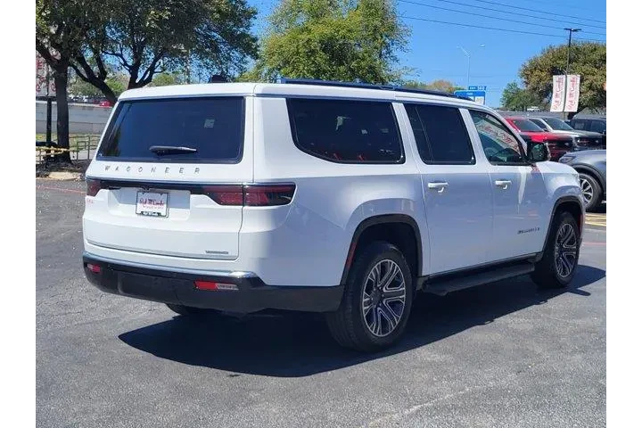 $38200 : Jeep Wagoneer L 2024 4x4 Ser image 3
