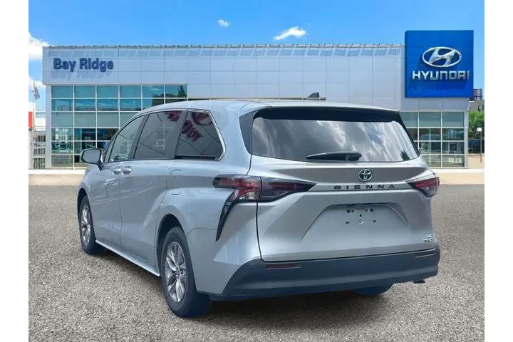 $30993 : Toyota Sienna 2022 LE 8-Pass image 10