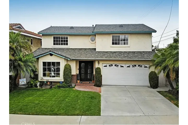 $2275 : Executive Home For Lease! 4-be image 3