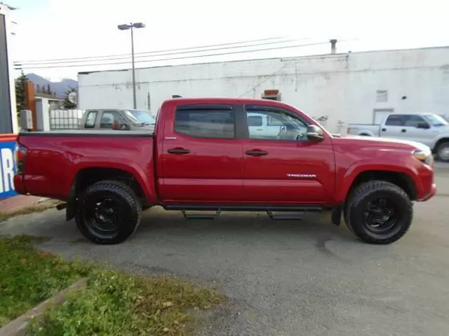 $41750 : 2020 Tacoma Limited image 9