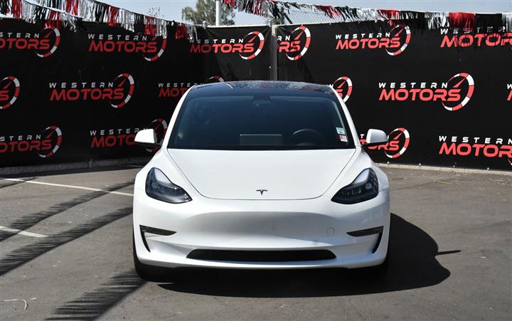 $33457 : Model 3 Performance image 2