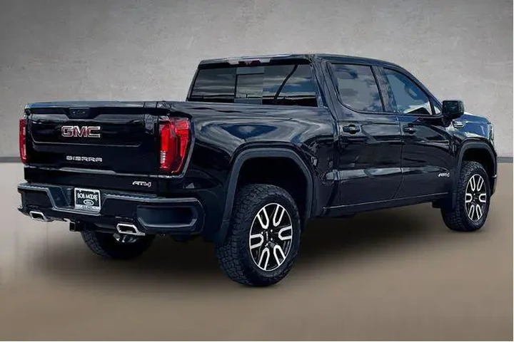 $39887 : GMC Sierra 1500 2023 4x4 AT4 image 2
