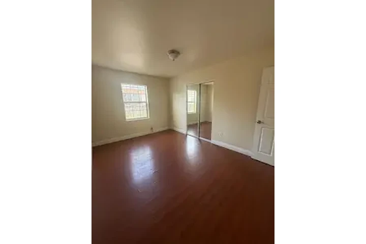 CASA EN RENTA EN L.A. 90011 image 3