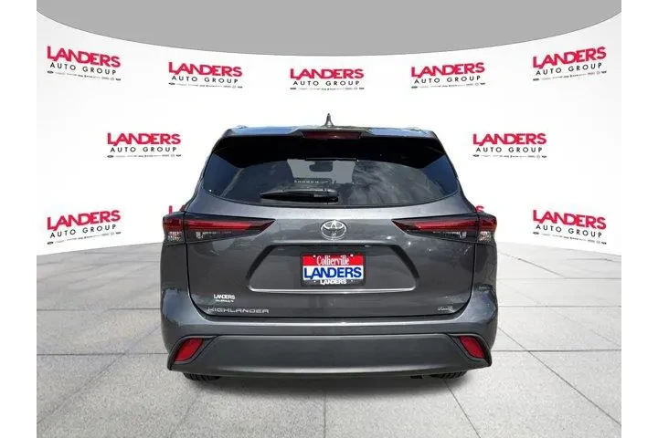 $42490 : Toyota Highlander 2024 LE 4d image 4