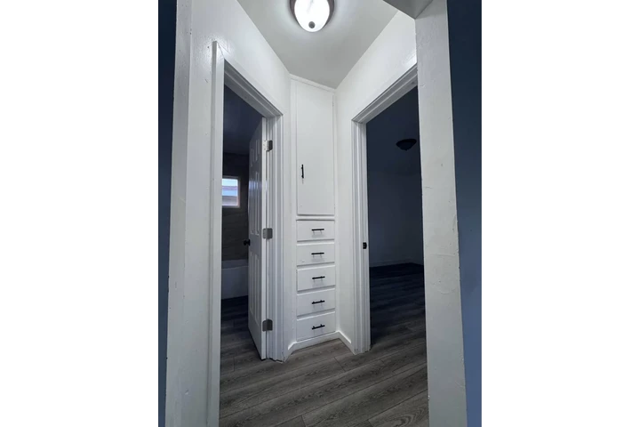 $1950 : 1 bedroom 1 bathroom BELL CA image 10