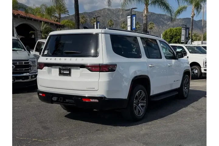$38995 : Jeep Wagoneer 2024 4x2 Serie image 8