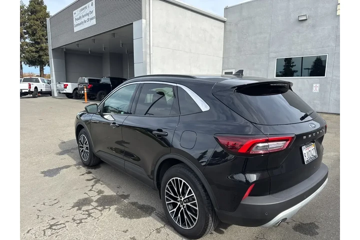 $27950 : Ford Escape Plug-In Hybrid 2 image 6