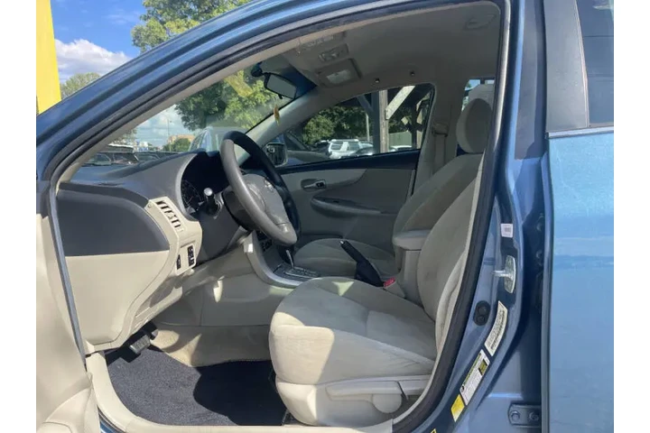 2013 Corolla L image 3