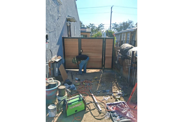 Busco soldador y alludante image 2