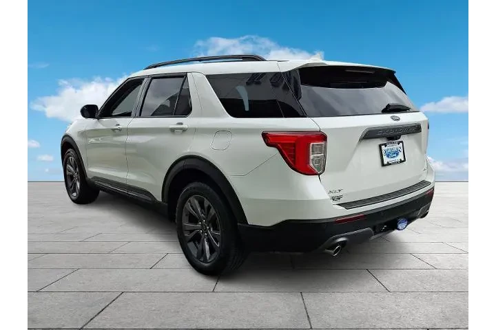 $33697 : Ford Explorer 2023 AWD XLT 4 image 4