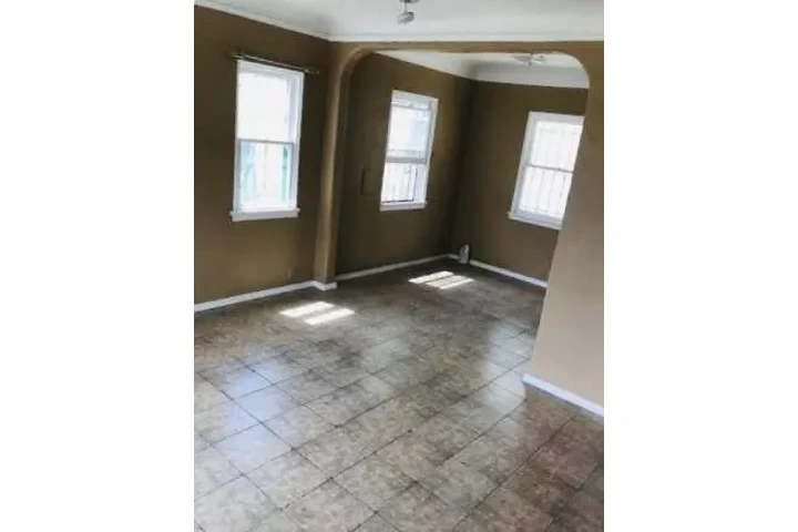 $1000 : Encantadora casa de 2 dormitor image 2