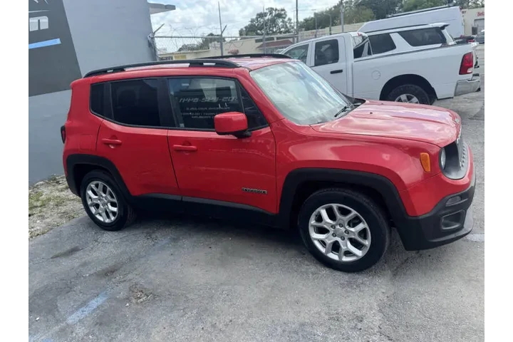 $6850 : 2017 Renegade Latitude image 6