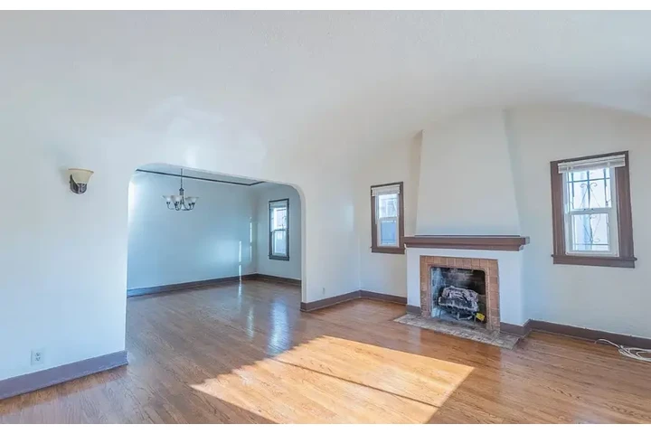 $2399 : Beautiful 3 bedroom home in LA image 2