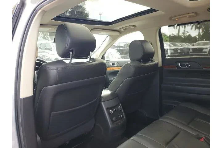 $15990 : Lincoln MKT 2018 Premiere 4d image 10