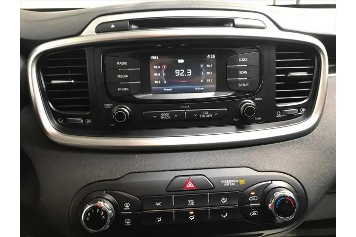 $14689 : Kia Sorento 2017 AWD LX V6 4 image 8