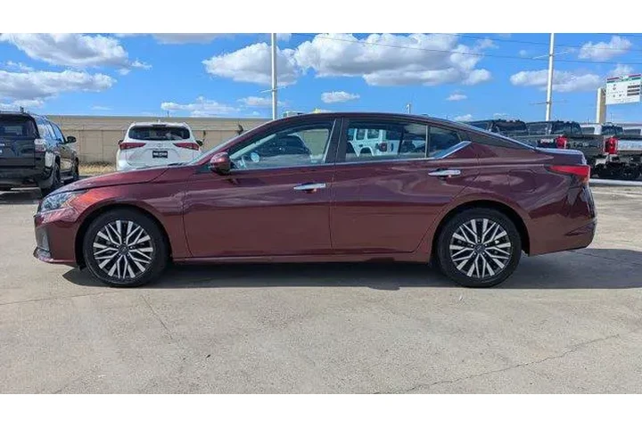 $20495 : Nissan Altima 2023 2.5 SV 4d image 6