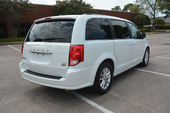 2018 Grand Caravan SXT image 6