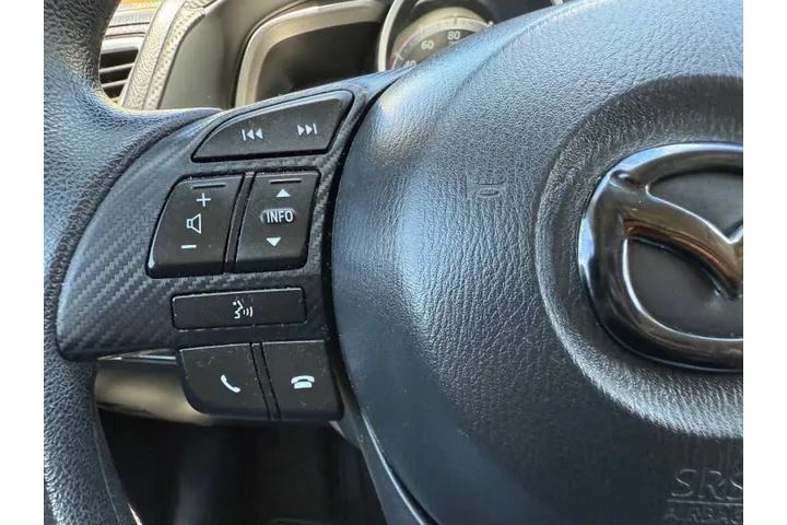 2016 MAZDA3 i Sport image 9