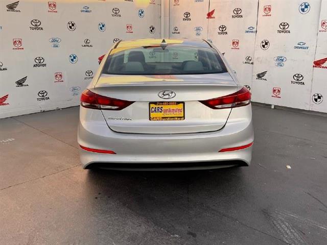 $11995 : Used 2018 Elantra SEL 2.0L Au image 4