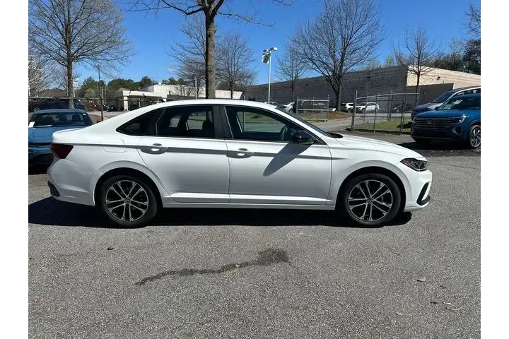 $20785 : Volkswagen Jetta 2025 Sport image 4