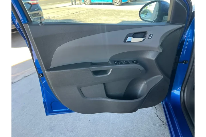 2016 Sonic LT Auto Sedan image 10