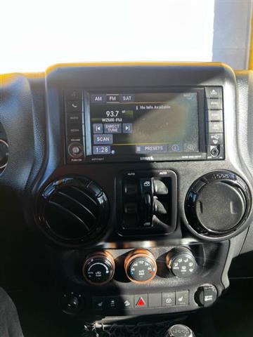 $14999 : 2014 Wrangler Unlimited Sahara image 6