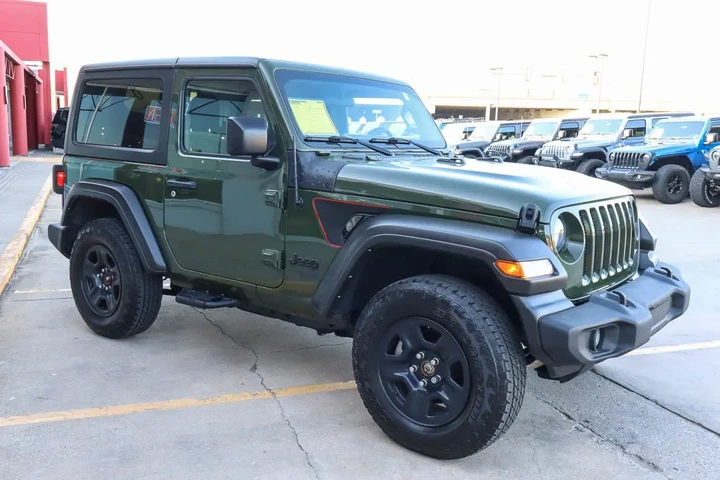 $23988 : 2021 Wrangler Sport 4x4 image 4