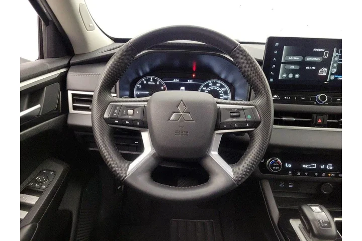 $26998 : Mitsubishi Outlander 2025 AW image 10