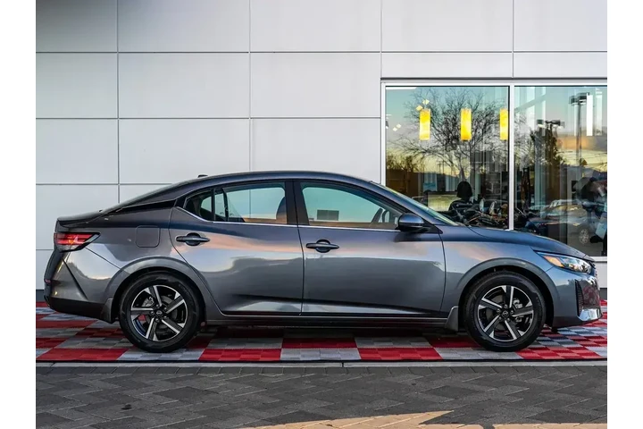 $17688 : Nissan Sentra 2025 SV 4dr Se image 6