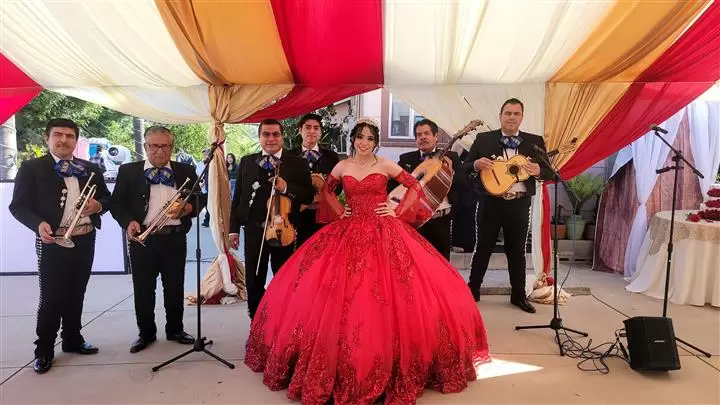 Quinceneras Con Mariachi image 5