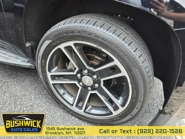 Used 2018 Suburban 4WD 4dr 15 image 8