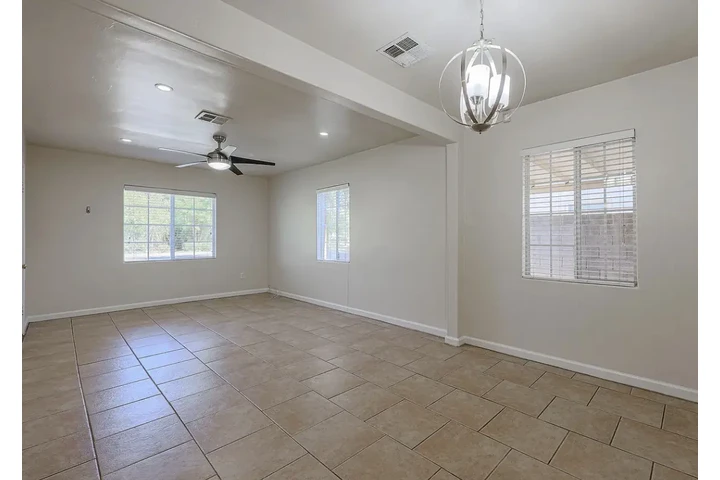 $980 : Bright & Spacious newly home image 2