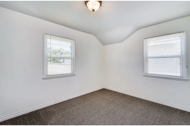 $2000 : 2 Bedroom House in South LA image 6